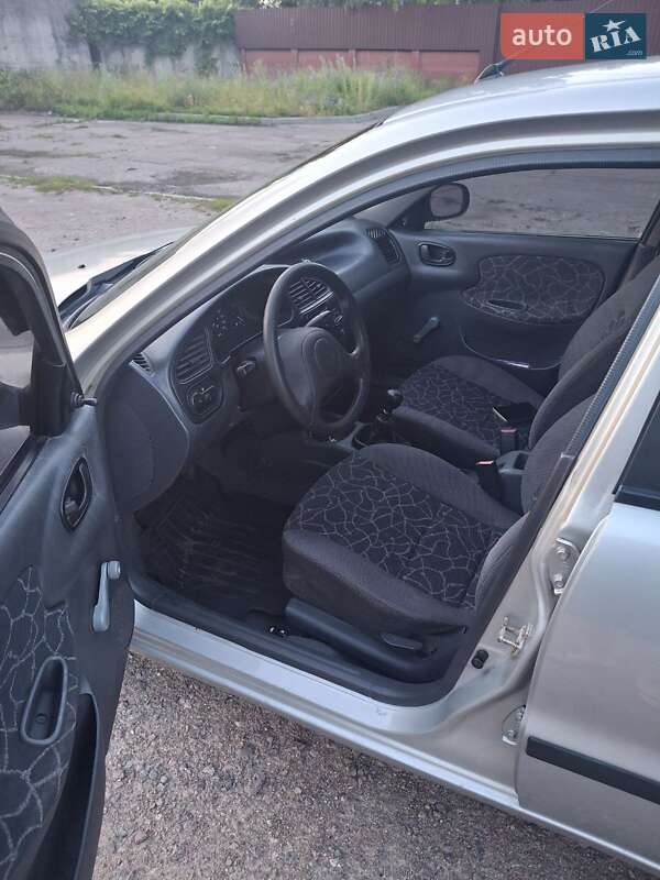 Седан Daewoo Lanos 2002 в Черкассах