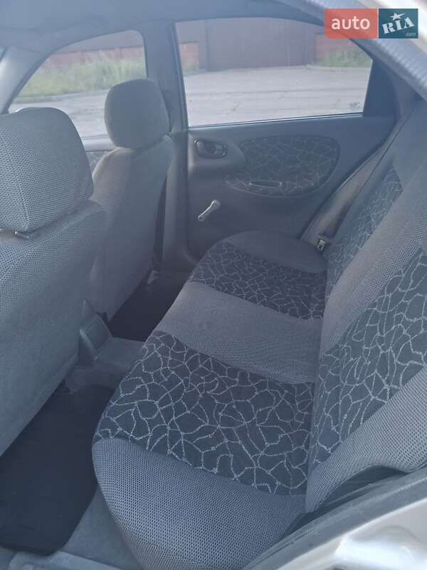 Седан Daewoo Lanos 2002 в Черкассах