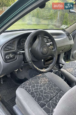 Седан Daewoo Lanos 2001 в 