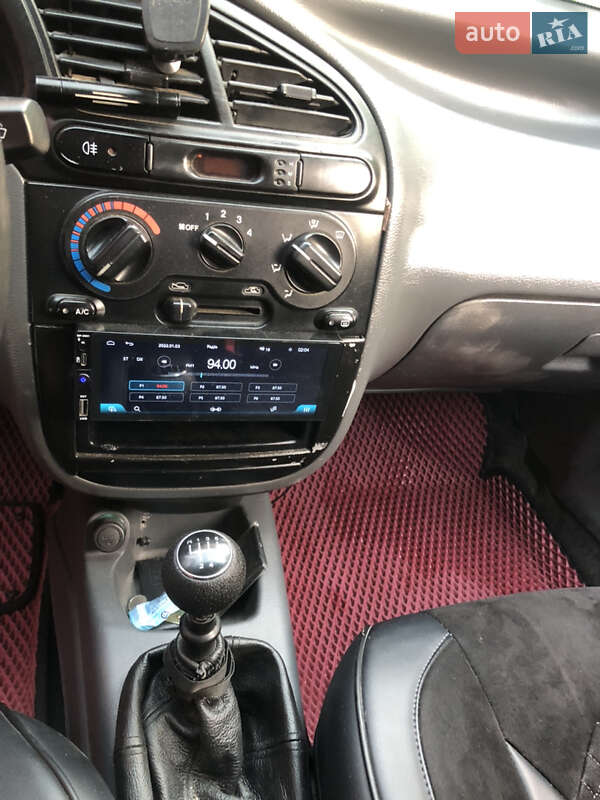 Седан Daewoo Lanos 2003 в Жовкве