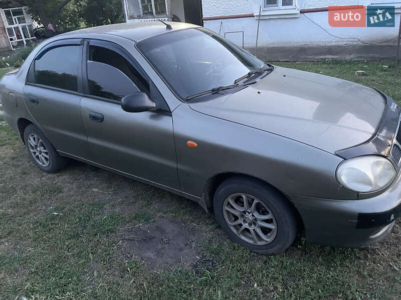 Седан Daewoo Lanos 2004 в Петрове