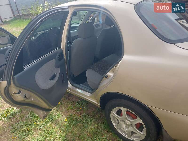 Седан Daewoo Lanos 2004 в Львове