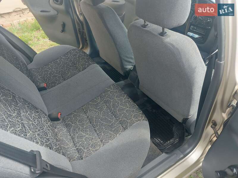 Седан Daewoo Lanos 2004 в Львове