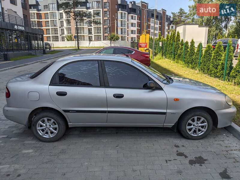 Седан Daewoo Lanos 2005 в Новояворовске