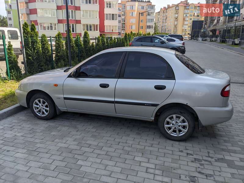 Седан Daewoo Lanos 2005 в Новояворовске
