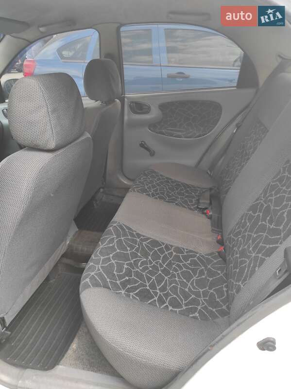 Седан Daewoo Lanos 2003 в Кременчуці