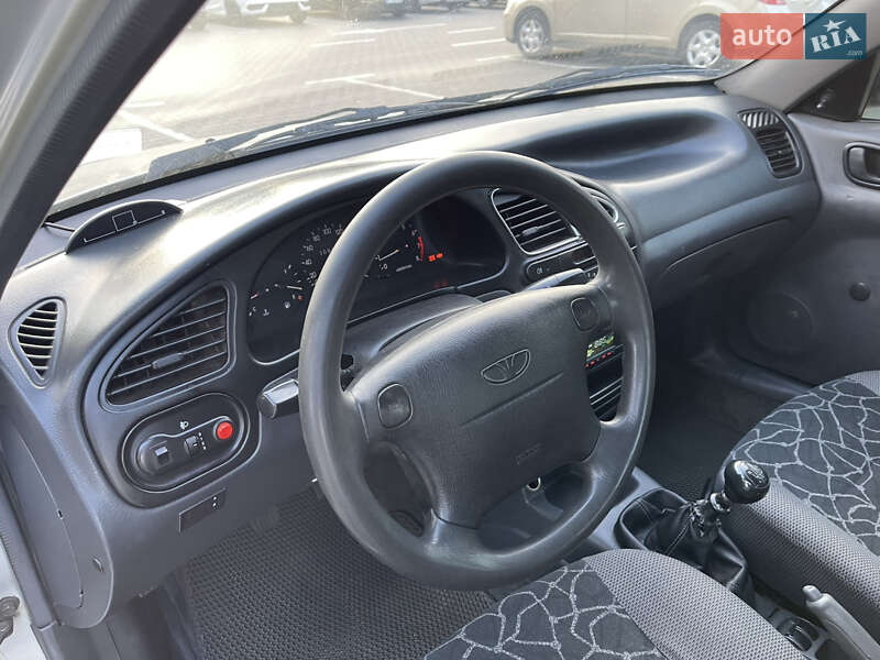 Седан Daewoo Lanos 2003 в Киеве