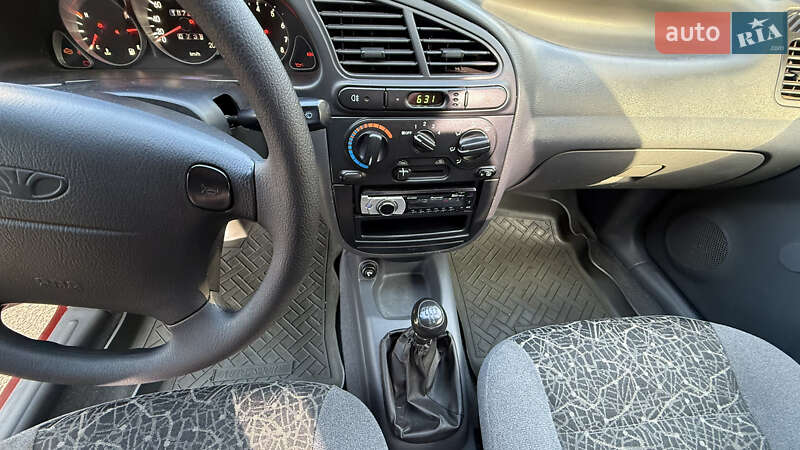 Седан Daewoo Lanos 2002 в Дніпрі