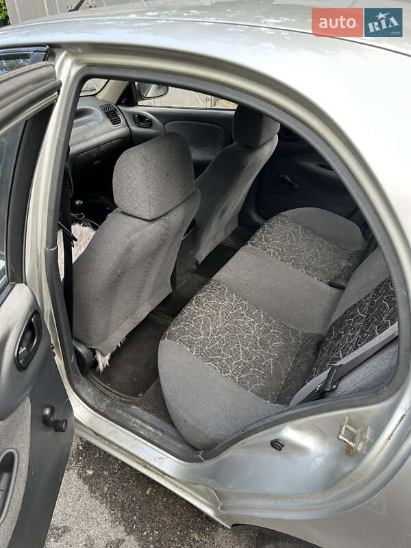 Седан Daewoo Lanos 2004 в Днепре