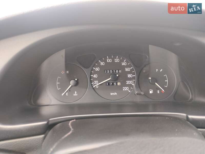 Седан Daewoo Lanos 2002 в Киеве