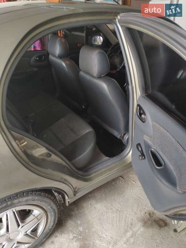 Седан Daewoo Lanos 2004 в Кропивницком