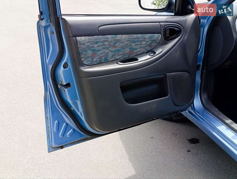 Седан Daewoo Lanos 2004 в Дніпрі