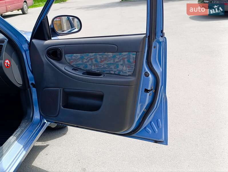 Седан Daewoo Lanos 2004 в Дніпрі