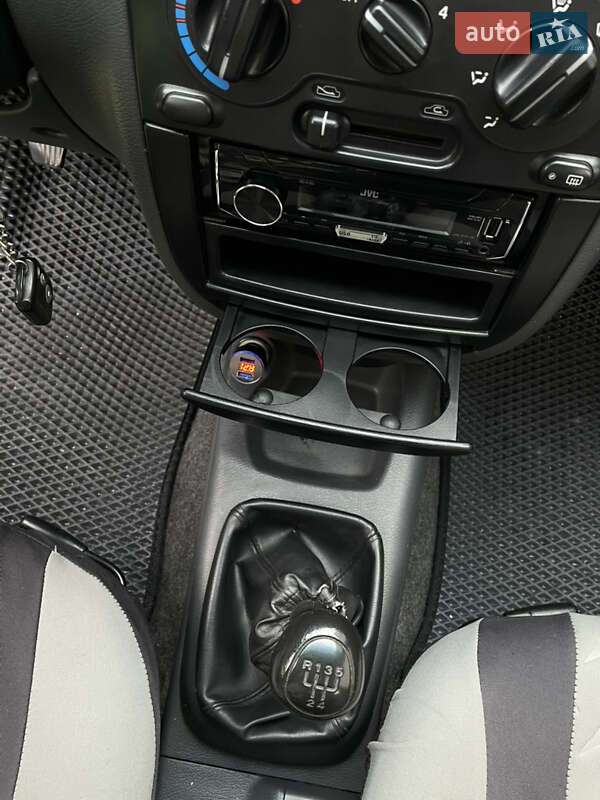 Седан Daewoo Lanos 2006 в Львові