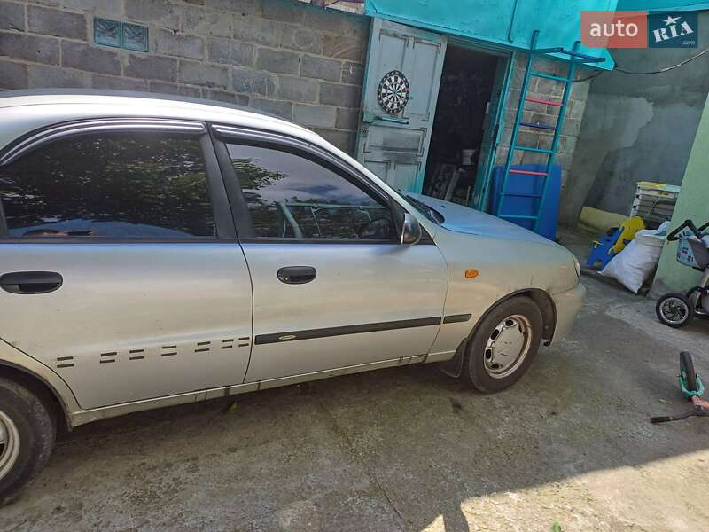 Седан Daewoo Lanos 2003 в Петропавловской Борщаговке