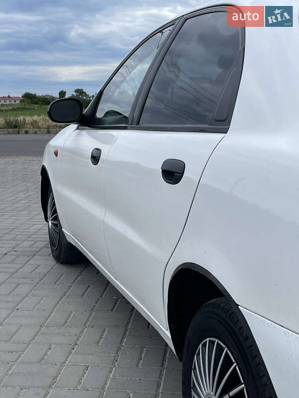 Седан Daewoo Lanos 2004 в Черкассах