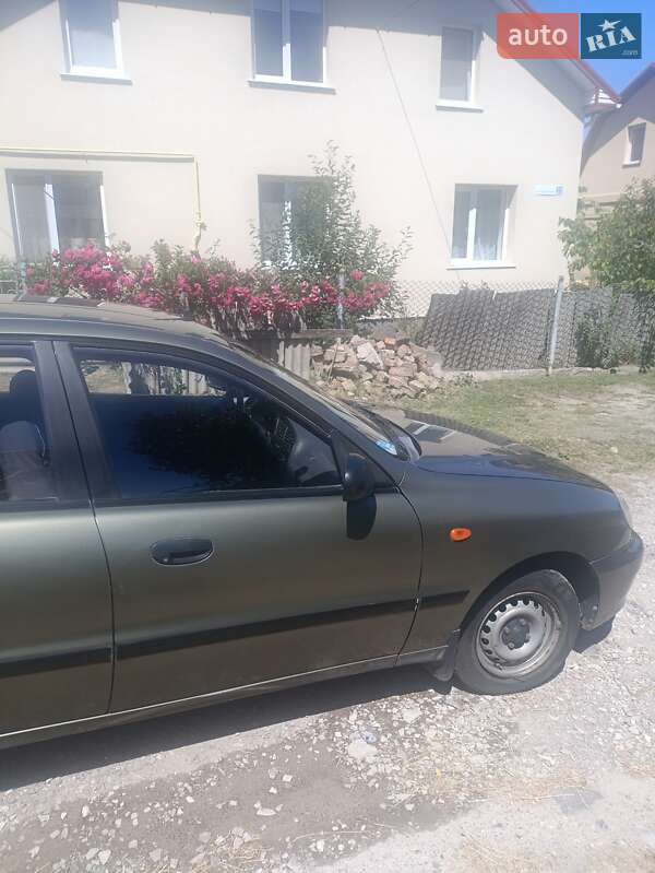 Седан Daewoo Lanos 2003 в Ровно