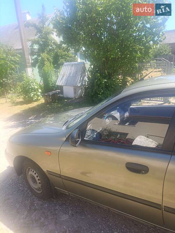 Седан Daewoo Lanos 2003 в Ровно