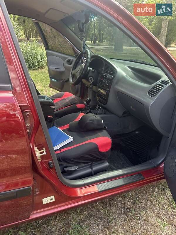 Седан Daewoo Lanos 2005 в Нікополі