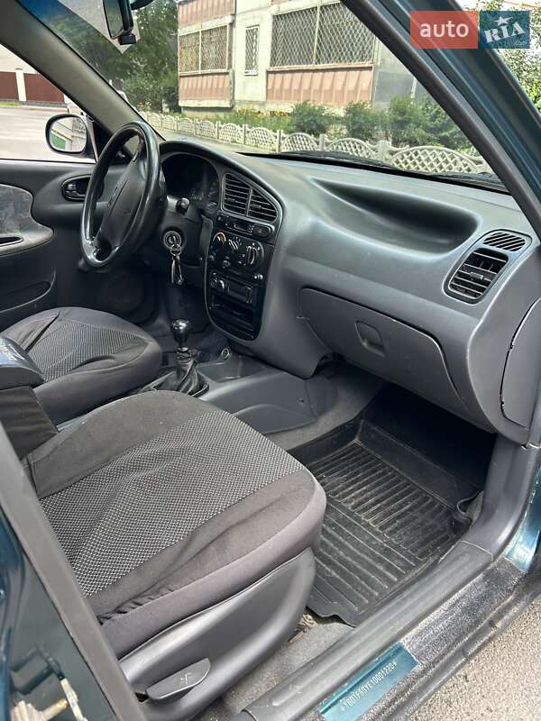 Седан Daewoo Lanos 2001 в Харкові
