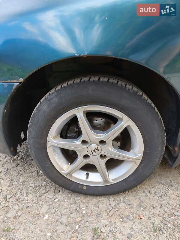 Седан Daewoo Lanos 2000 в Киеве