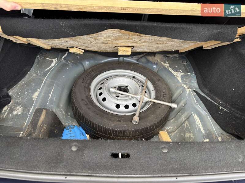 Седан Daewoo Lanos 2003 в Киеве