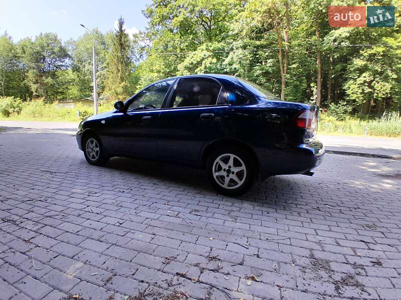Седан Daewoo Lanos 2003 в Кременце