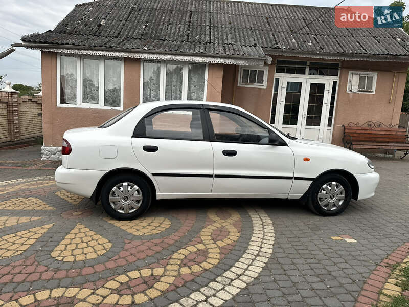 Седан Daewoo Lanos 2006 в Хотині