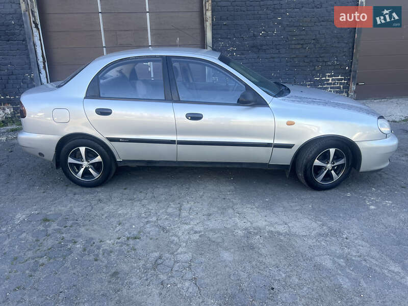 Седан Daewoo Lanos 2003 в Рівному