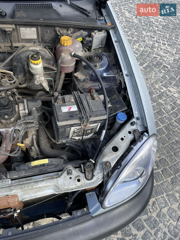 Седан Daewoo Lanos 2003 в Полтаві