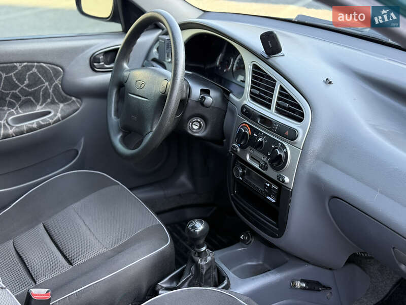 Седан Daewoo Lanos 2004 в Днепре