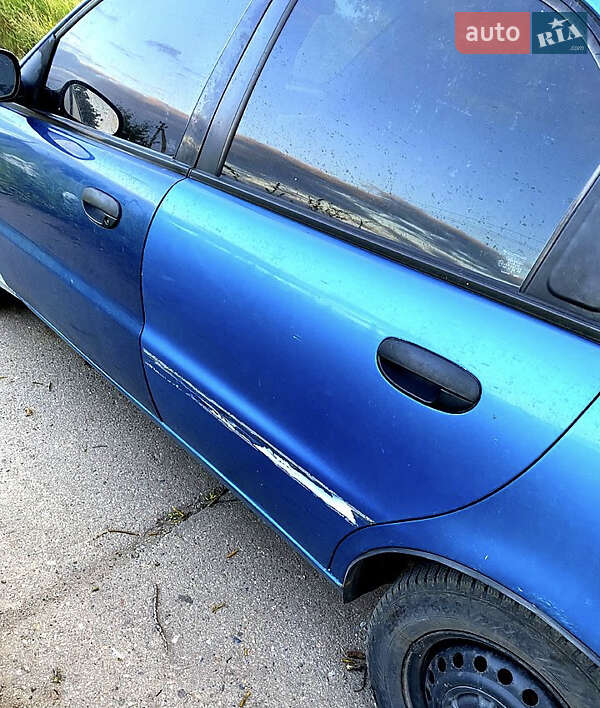 Седан Daewoo Lanos 2001 в Чугуеве
