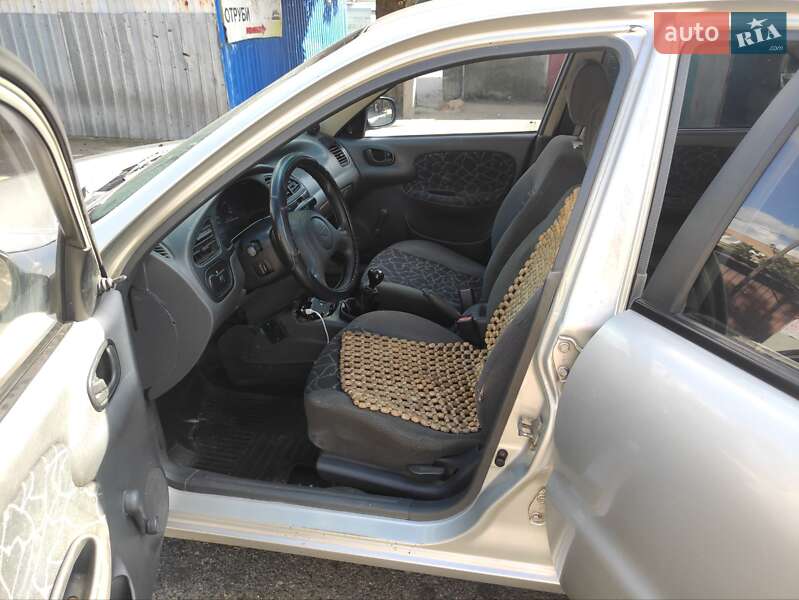 Седан Daewoo Lanos 2003 в Харькове