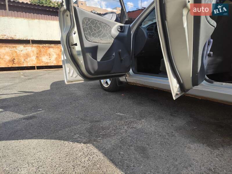 Седан Daewoo Lanos 2003 в Харькове