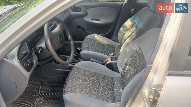 Седан Daewoo Lanos 2005 в Магдалиновке