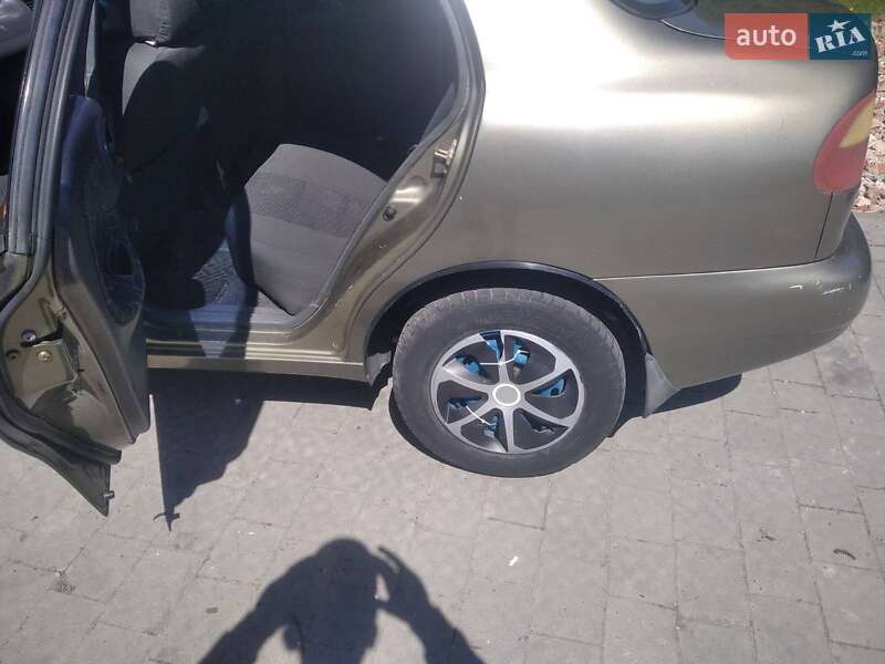 Седан Daewoo Lanos 2004 в Львове