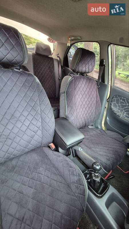 Седан Daewoo Lanos 2004 в Конотопе