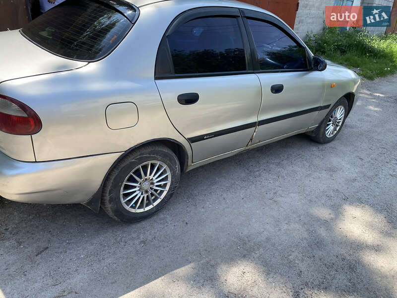 Седан Daewoo Lanos 2000 в Каменском