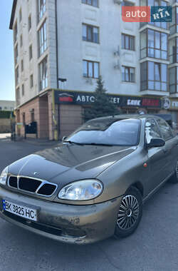 Седан Daewoo Lanos 2004 в Ровно