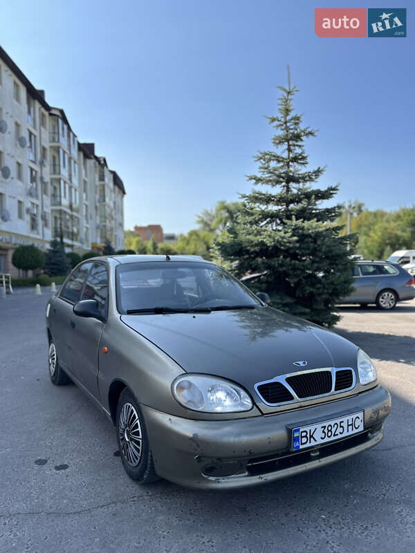 Седан Daewoo Lanos 2004 в Ровно