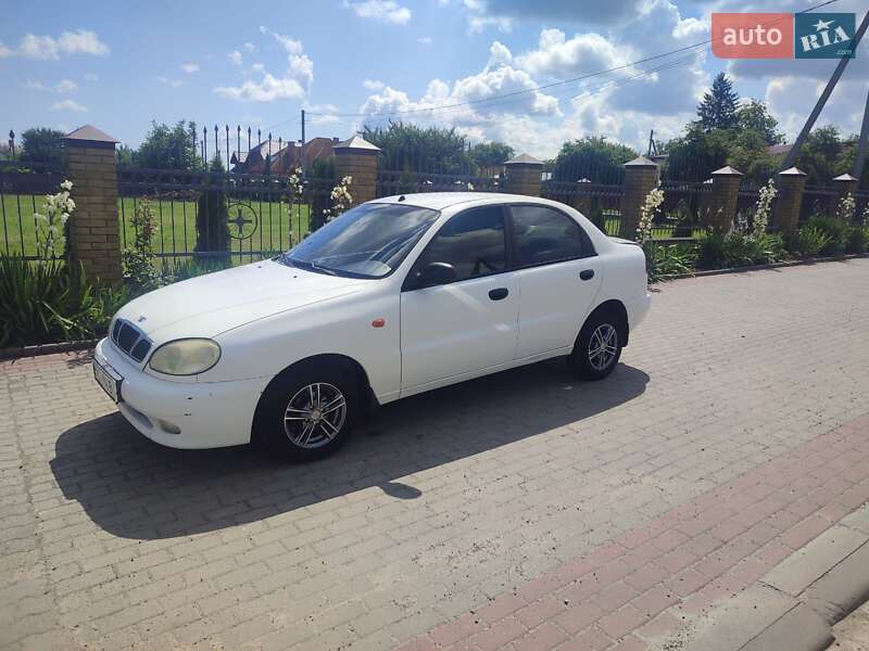 Седан Daewoo Lanos 2004 в Луцке