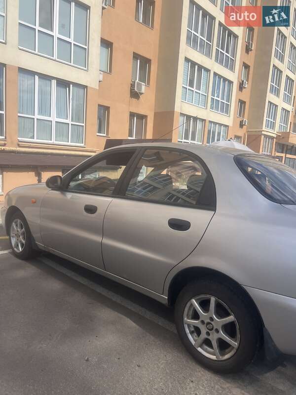 Седан Daewoo Lanos 2004 в Софиевской Борщаговке