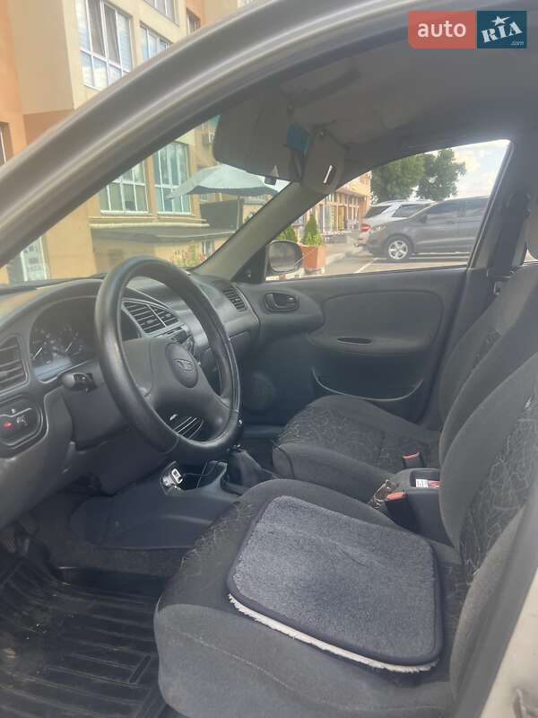 Седан Daewoo Lanos 2004 в Софиевской Борщаговке