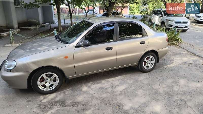 Седан Daewoo Lanos 2008 в Новомосковске