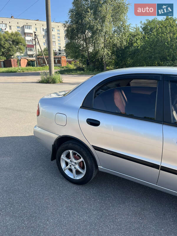 Седан Daewoo Lanos 2005 в Коростене