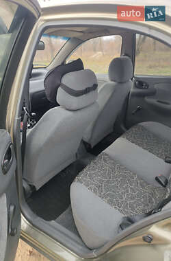 Седан Daewoo Lanos 2004 в 