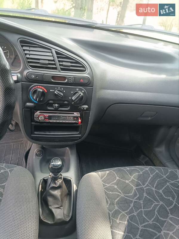 Седан Daewoo Lanos 2003 в Житомире