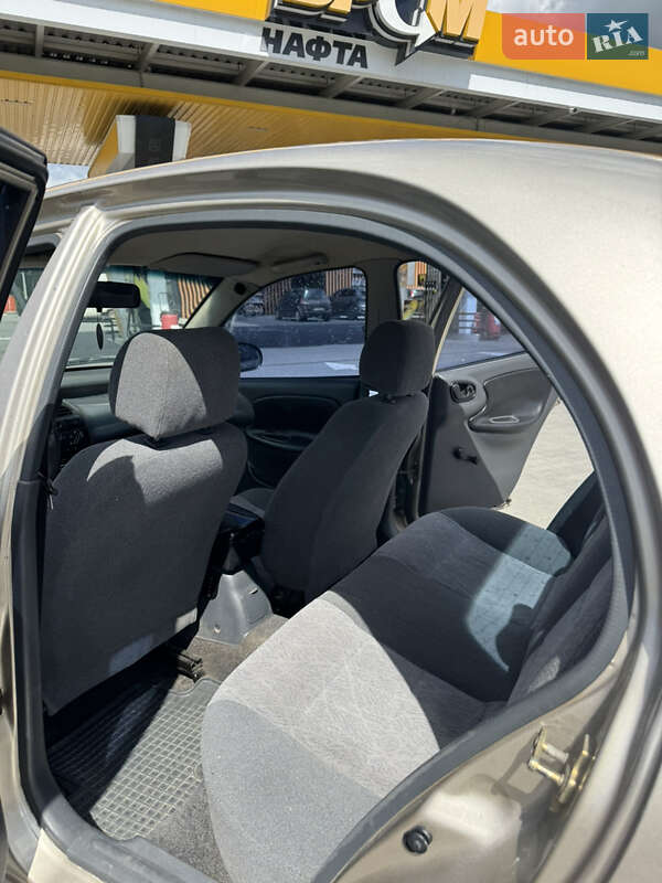 Седан Daewoo Lanos 2004 в Хмельницькому