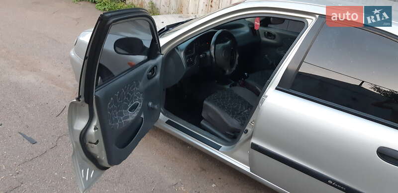 Седан Daewoo Lanos 2003 в Черкассах