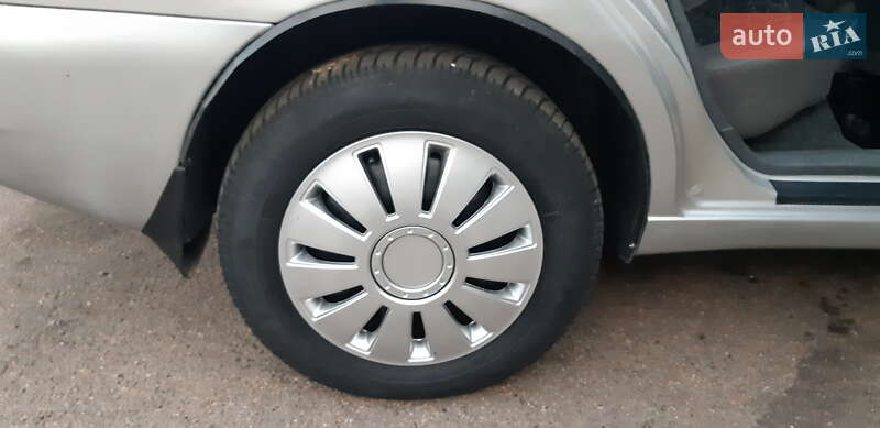 Седан Daewoo Lanos 2003 в Черкассах